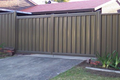 Colorbond Fencing & Gate | Concrete Coast Sleepers & Fencing Nowra - Sydney